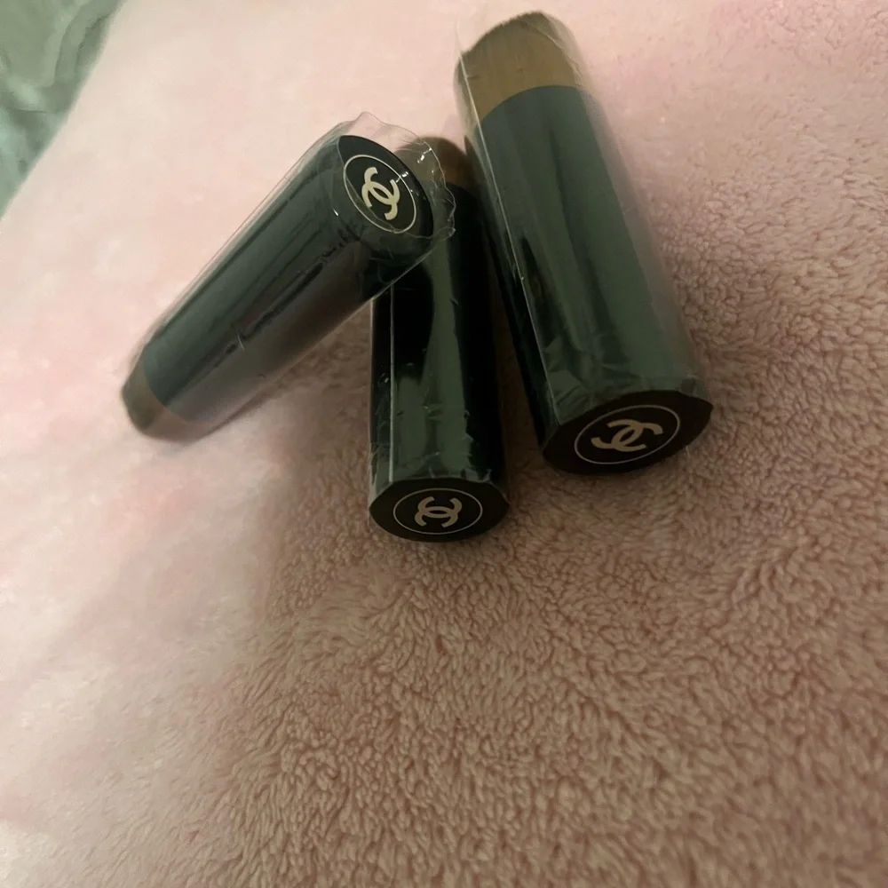CHANEL Black Makeup Brushes with Brown Bristles